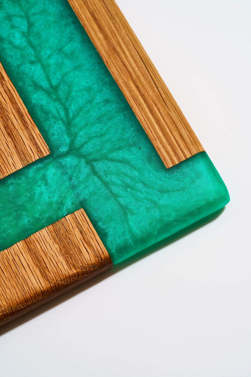 Red Oak & Blue Umbrella Epoxy Serving Board – 15" x 10"
